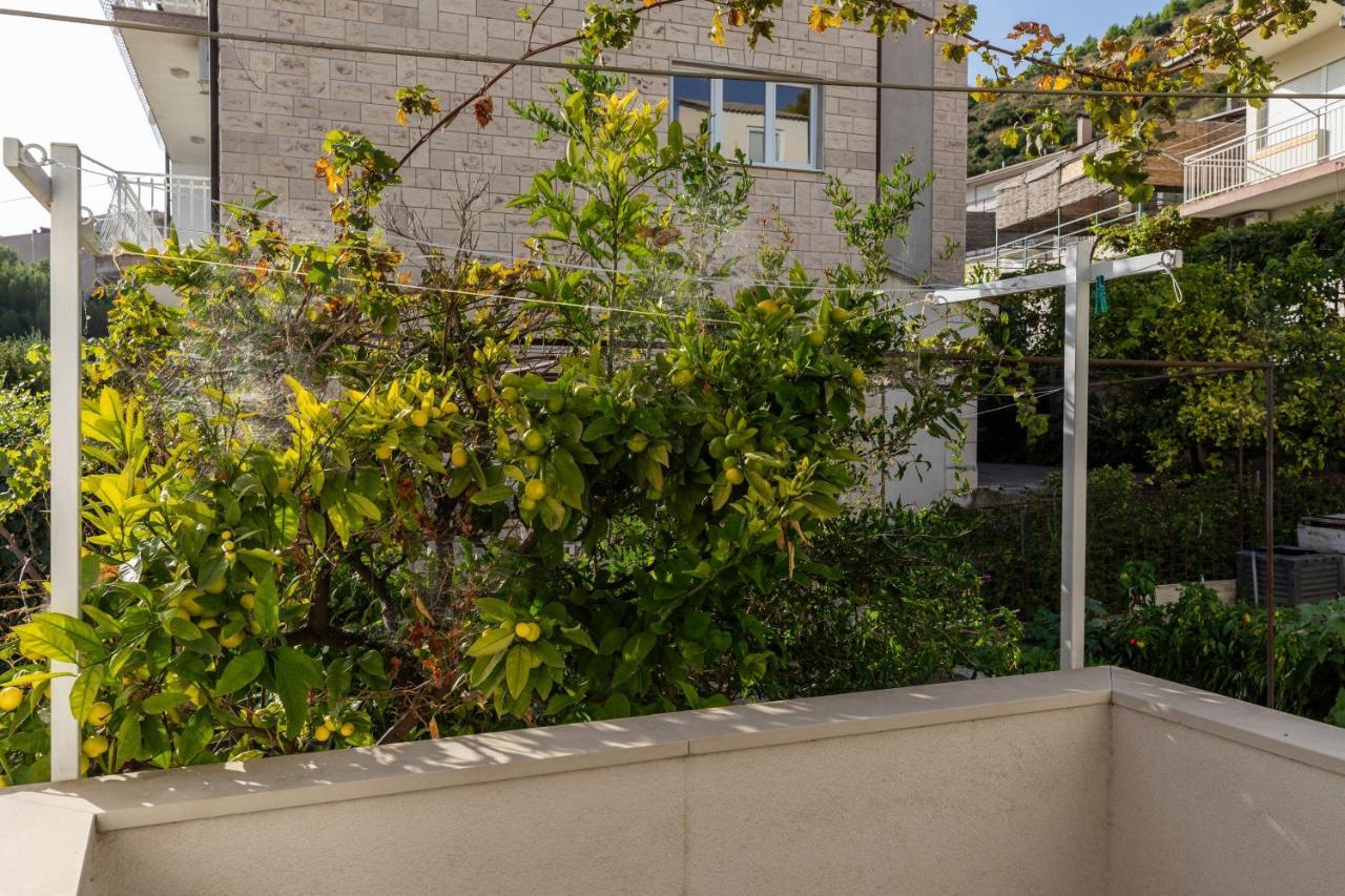 Apartments With A Parking Space Omis - 2745 Экстерьер фото