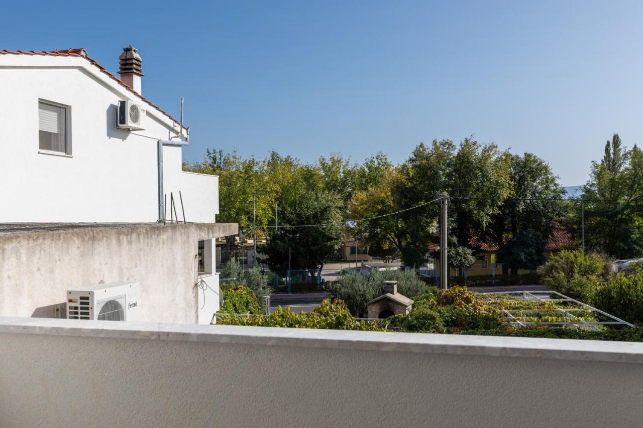 Apartments With A Parking Space Omis - 2745 Экстерьер фото