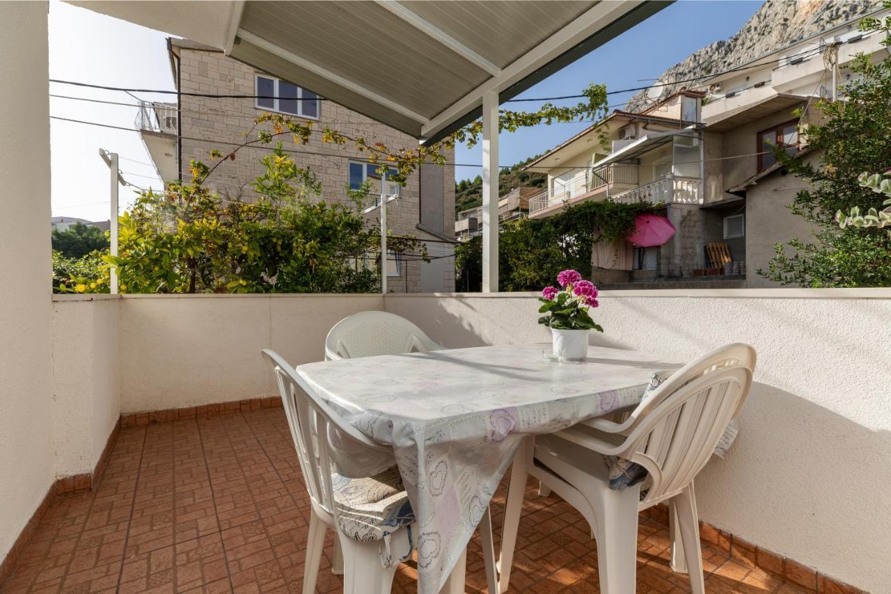 Apartments With A Parking Space Omis - 2745 Экстерьер фото
